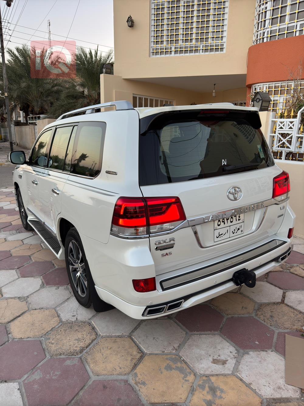 تۆیۆتا لاند کروزەر